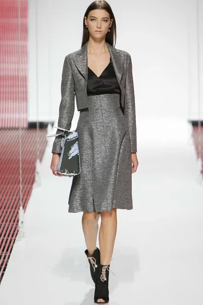 Look 57